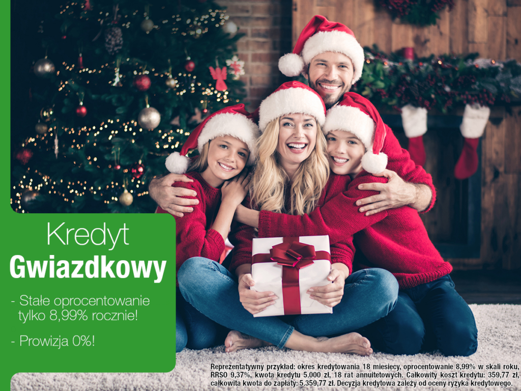 Rodzina w świątecznych czapkach, promująca Kredyt Gwiazdkowy z oprocentowaniem 8,99% rocznie.